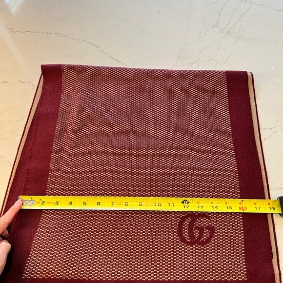 Authentic Gucci scarf 100% cashmere. - Picture 6 of 14